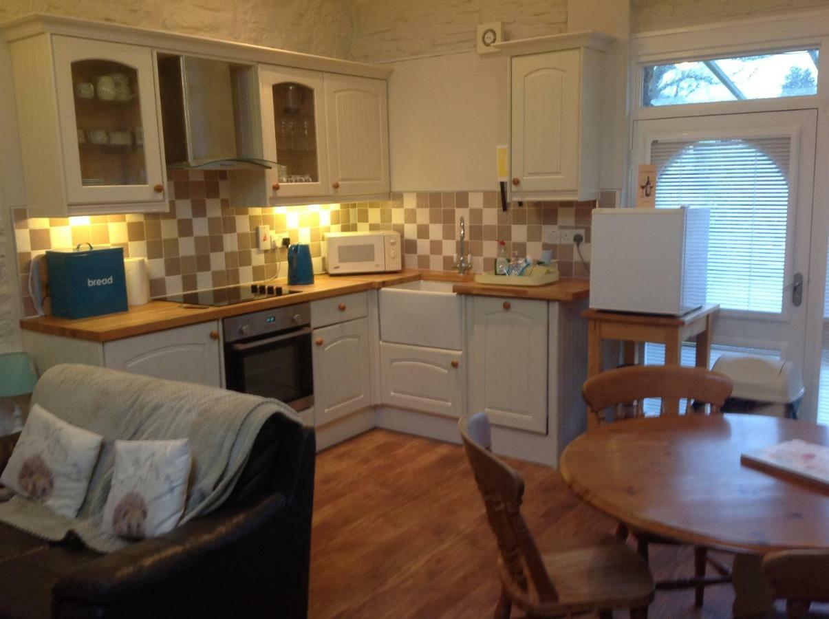 Cwmtwrch Cottage คาร์มาเทน ภายนอก รูปภาพ