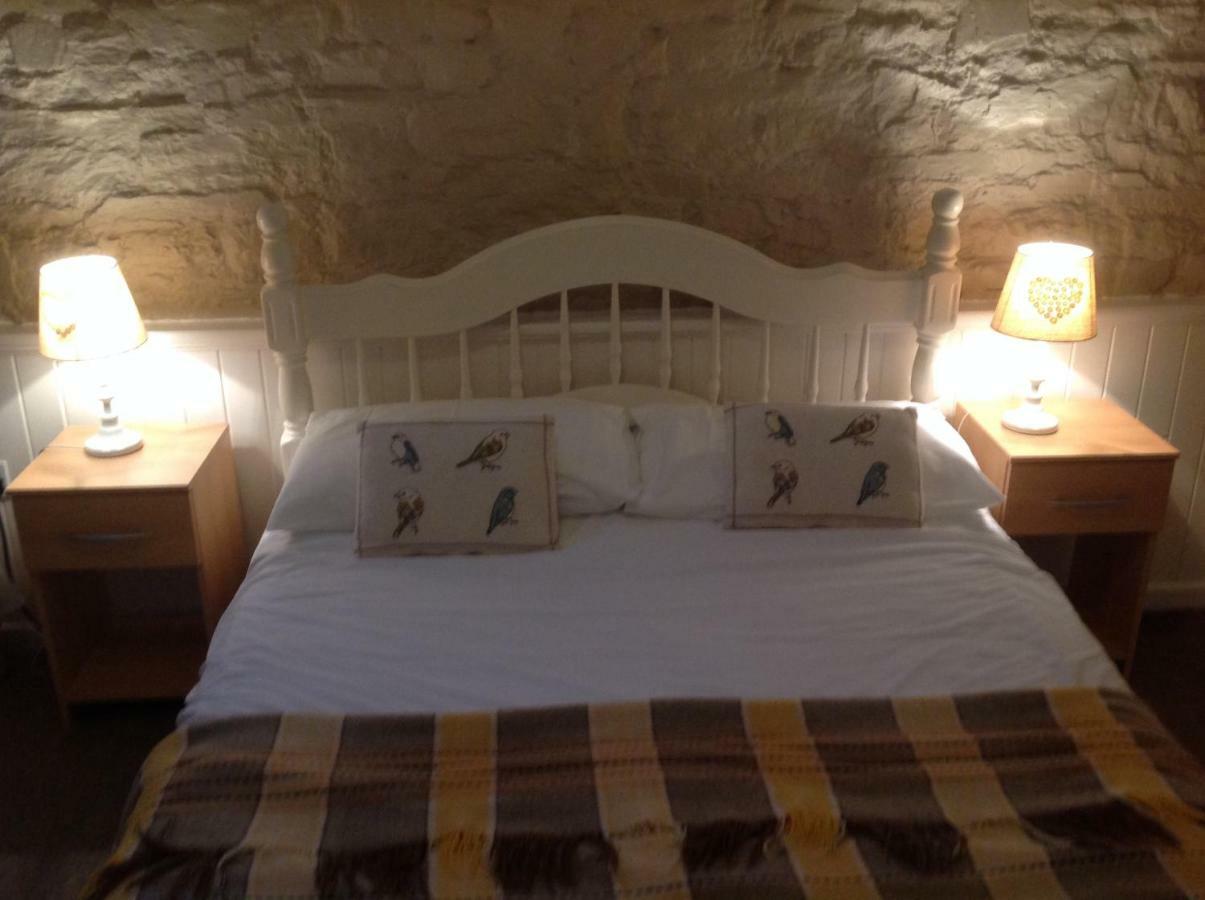 Cwmtwrch Cottage คาร์มาเทน ภายนอก รูปภาพ