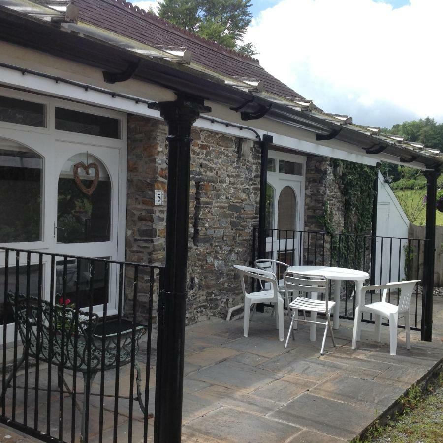 Cwmtwrch Cottage คาร์มาเทน ภายนอก รูปภาพ