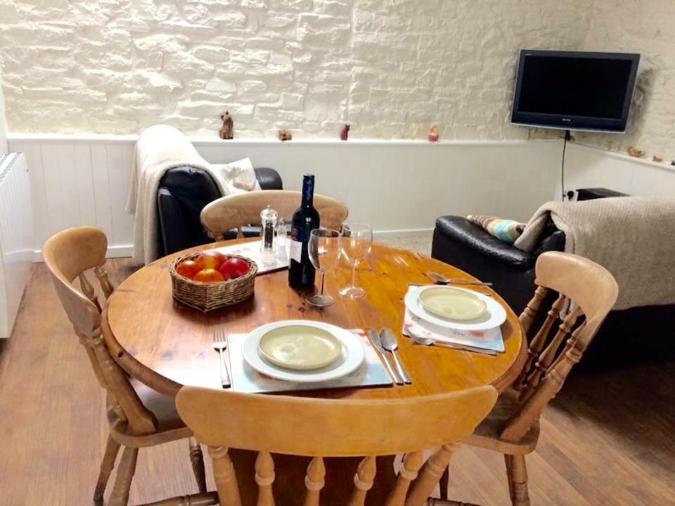 Cwmtwrch Cottage คาร์มาเทน ภายนอก รูปภาพ